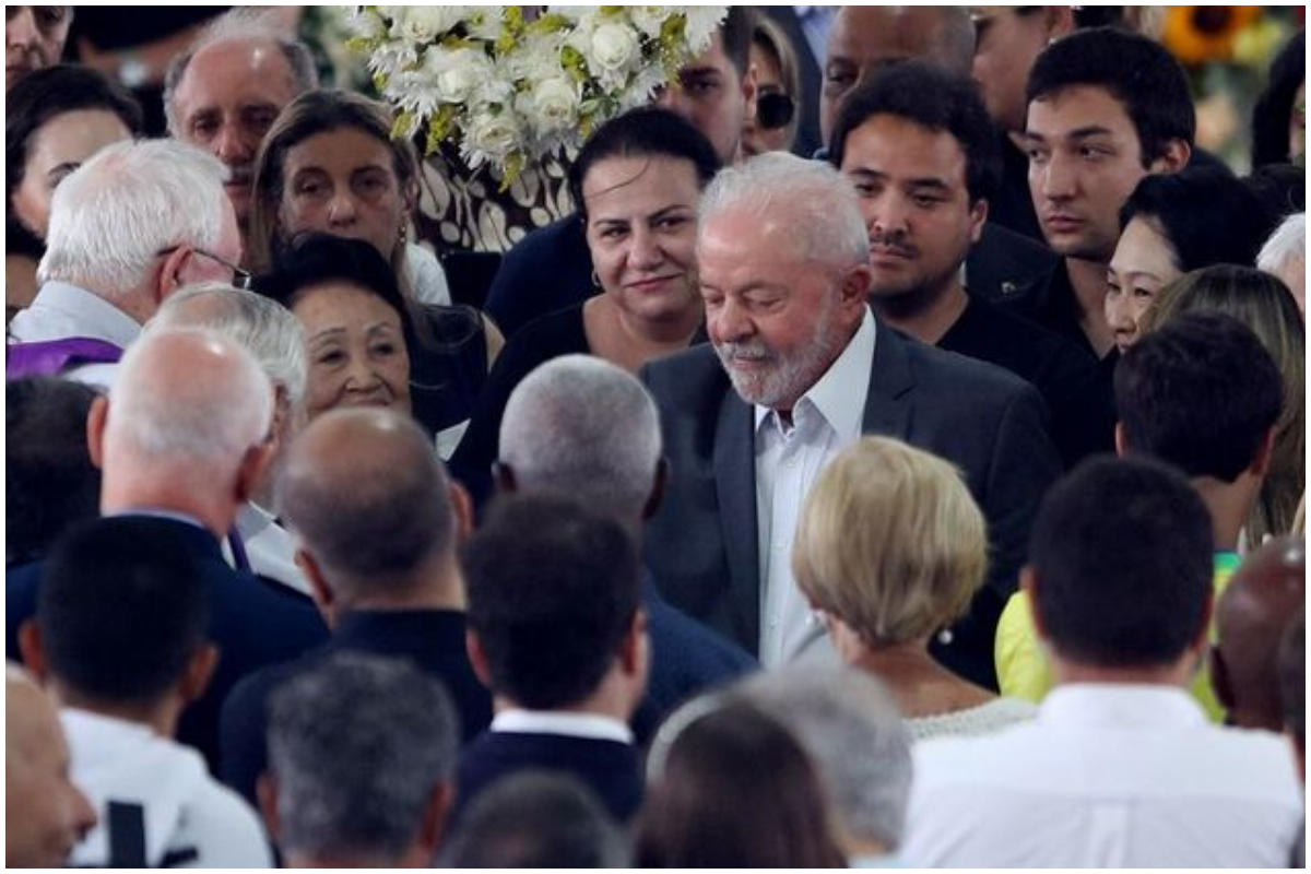 Lula pays respects to Pele,