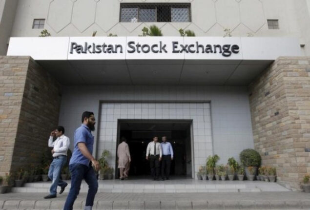 PSX closes lower over uncertain macroeconomics