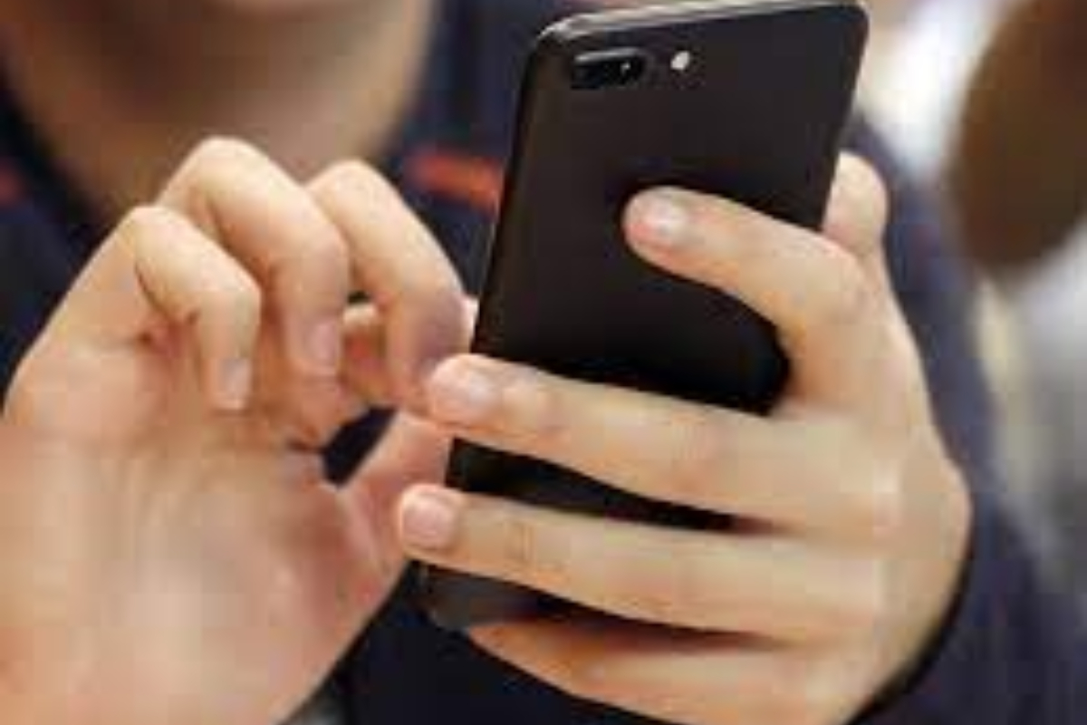 China blocks social media accounts