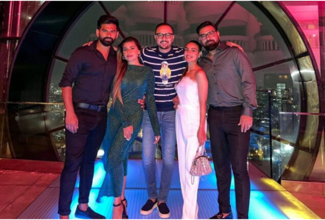 Iqra Aziz and Yasir Hussain’s new pictures with friends