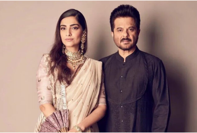 Sonam Kapoor & Anil Kapoor were spotted at Mumbai airport