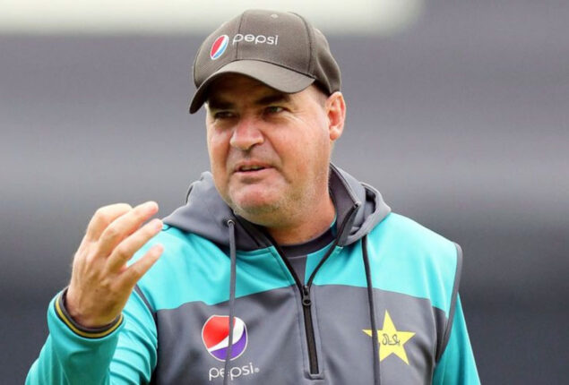 Mickey Arthur apologizes for taking over the coaching of the Pakistan team