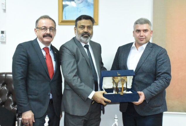 KU, Turk delegation discusses establishing Turkish department