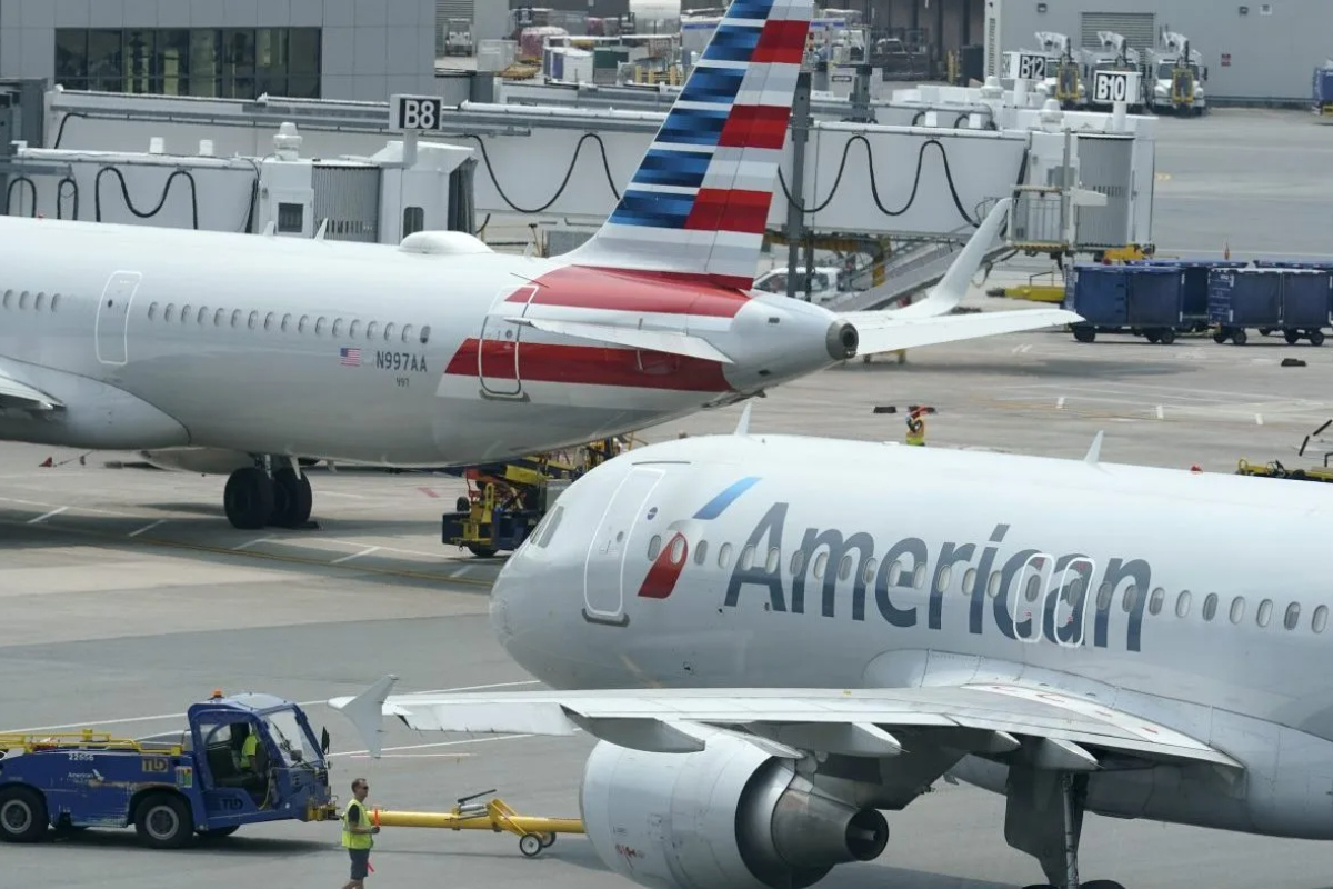 2 planes collide on JFK runway