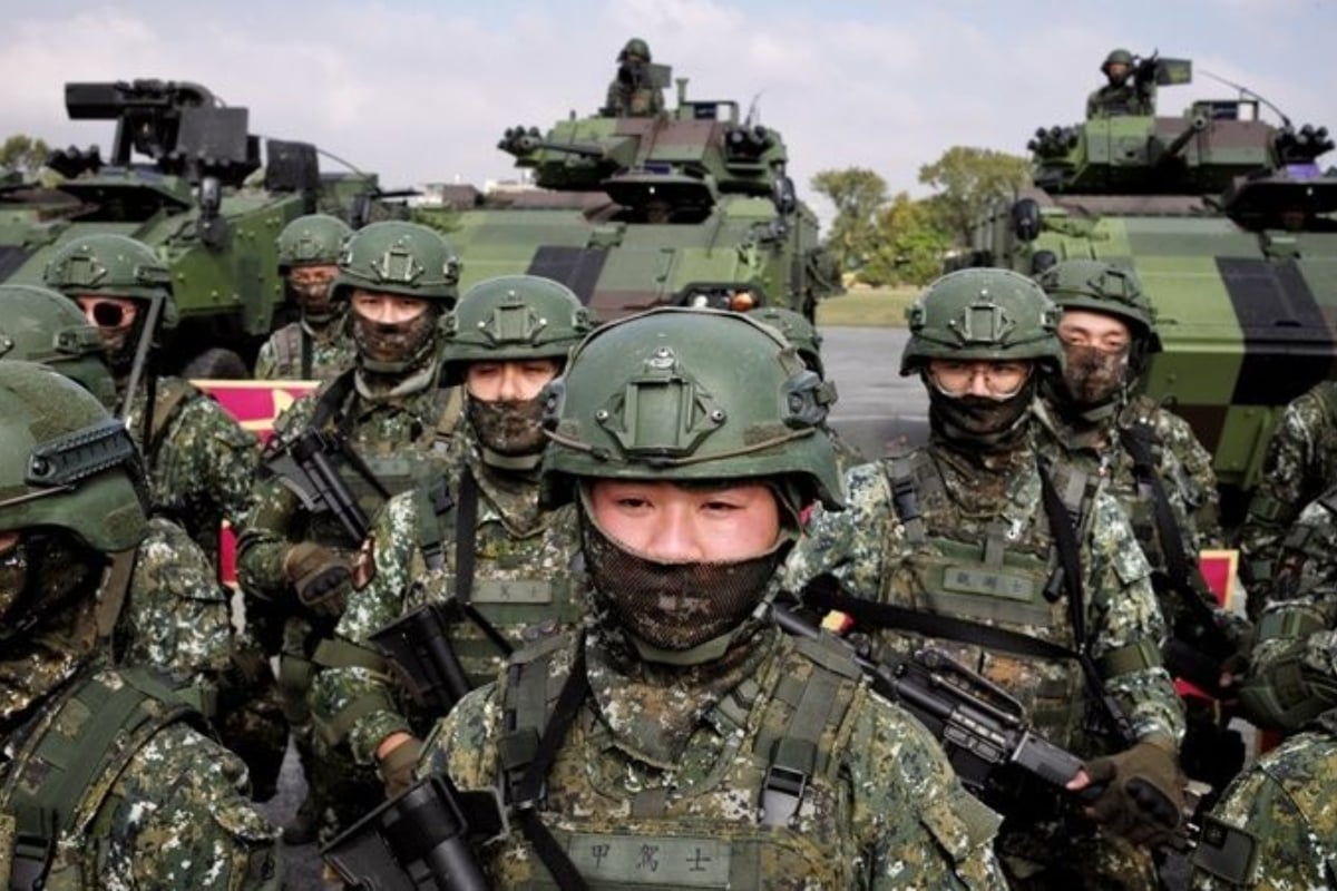 Taiwan allows women into military