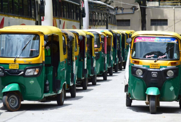 Reverse rickshaw competition in Maharastra stun people: Watch