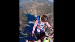 Women jumps from gondola to express her love, netizen shocked
