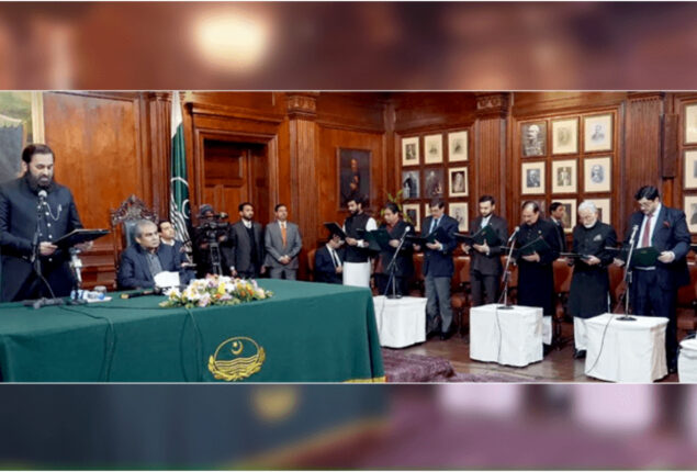 Governor Punjab administers oath to caretaker ministers