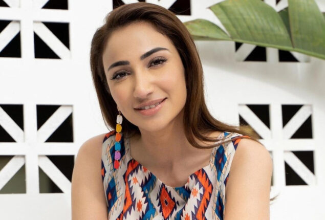 Anoushey Ashraf responds to critics for praising Shahrukh Khan