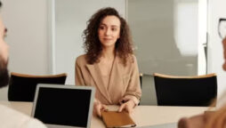 Women gets job offer in 3 days after being fired, netizen shocked