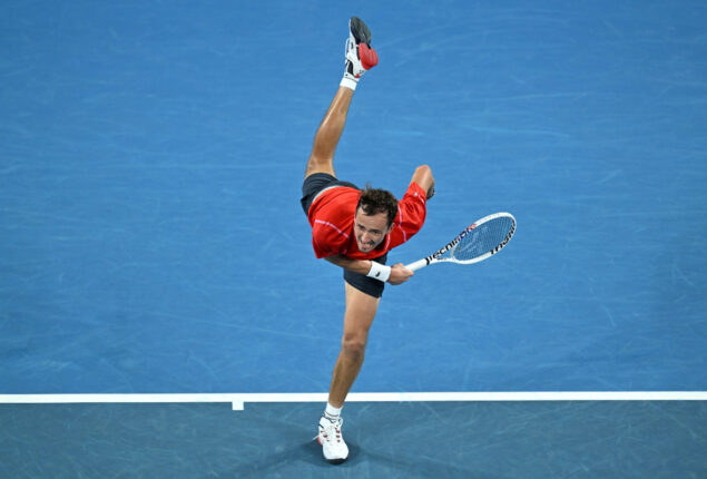 Daniil Medvedev advanced toward third straight Australian Open