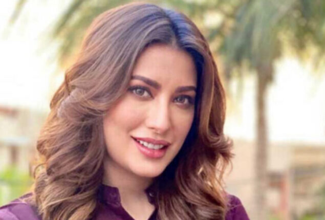 Watch: Mehwish Hayat looks ravishing in red hair