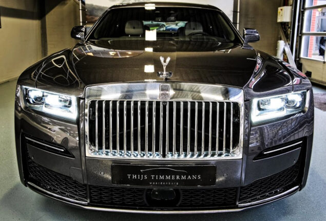 Rolls-Royce achieves record car sales in ‘phenomenal’ 2022