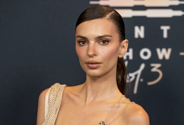 Emily Ratajkowski wants to keep her bangs forever