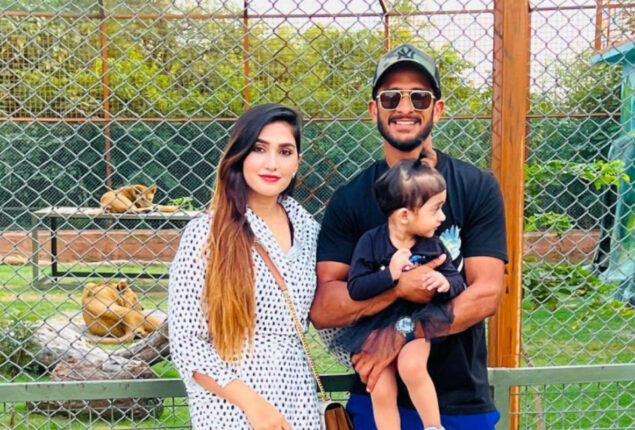 Hassan Ali latest photos with wife and daughter