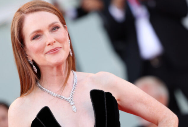 Julianne Moore says she received sexist advice by Hollywood insider
