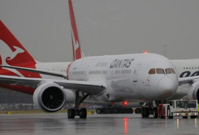 Qantas flight successfully lands in Sydney, after a mayday in midair