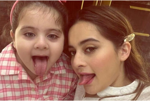 Aiman Khan and her daughter looks beautiful in latest pictures