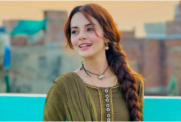 Komal Meer new makeup looks from drama Qalandar