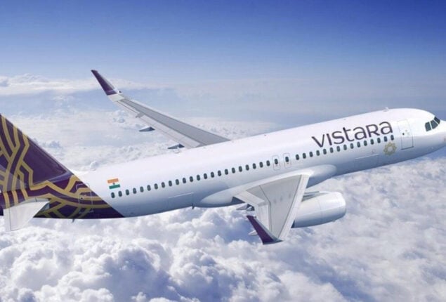 Drunk lady walks barefoot on the flight from the UAE to India