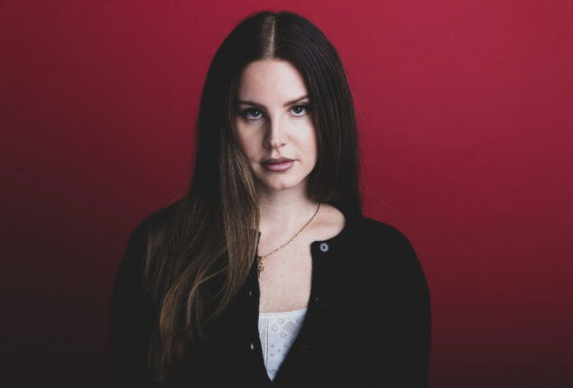Lana Del Rey delays LP and unveils track-listing