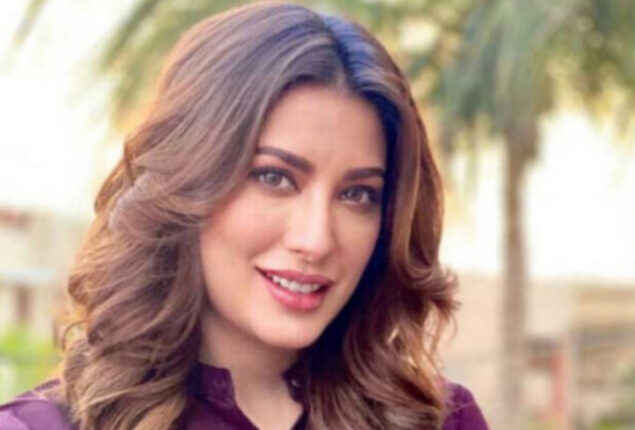 Watch: Mehwish Hayat sets temperature soaring with latest bold video