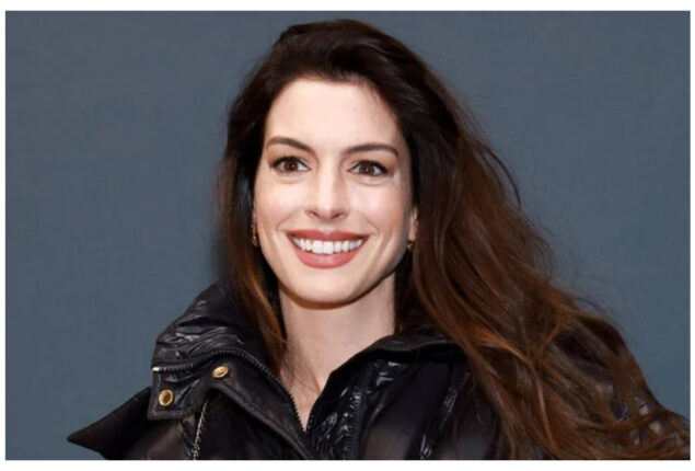 Anne Hathaway looks trim in black at the “Eileen” premiere
