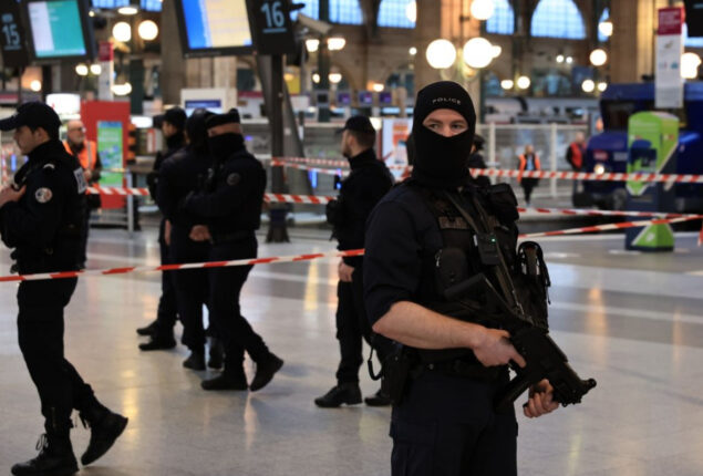 paris station case