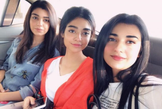 Sarah Khan And Her Sisters Pose For A Selfie