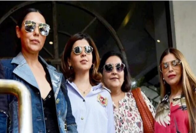 Gauri Khan steps out with girlfriends; poses for paparazzi. See pics