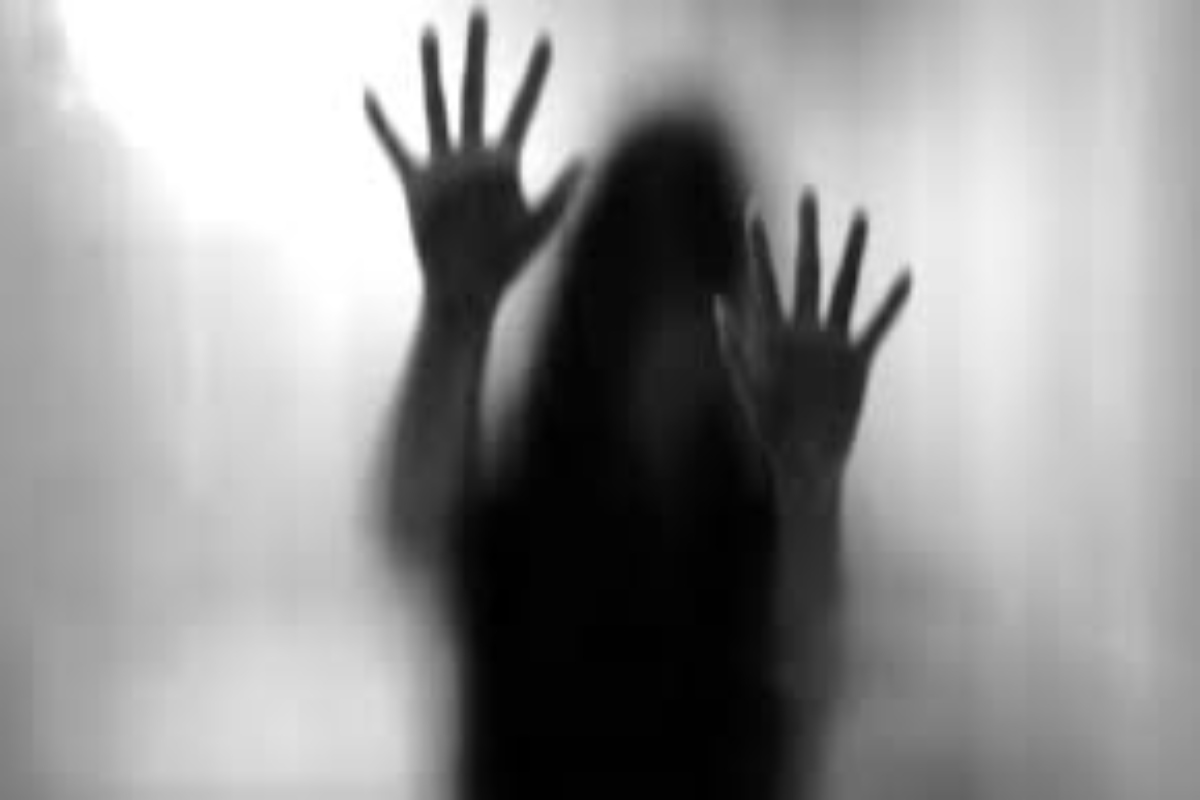 Stepmother arrested for torturing young girl in Karachi