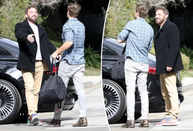 Ben Affleck spotted with Lopez after celebrating wedding anniversary