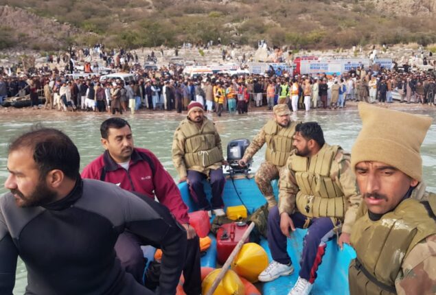 Pakistan Army continues rescue operation at Tanda Dam