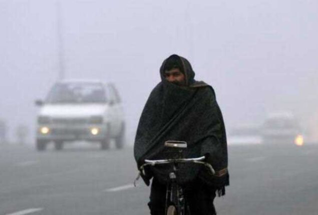 Cold weather persists in Lahore, areas of Punjab