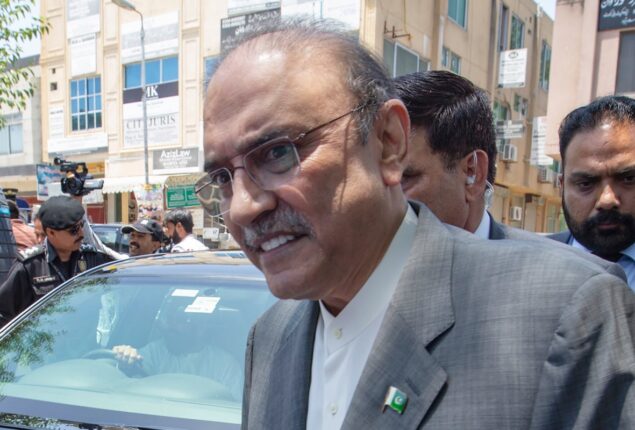 Asif Zardari sends legal notice to Imran Khan over ‘false allegations’