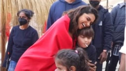 Pathaan – Deepika Padukone hugs Shah Rukh Khan’s son AbRam