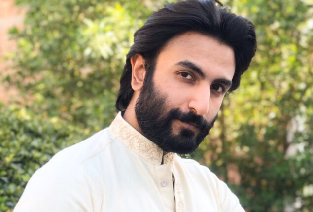 Hammad Shoaib gets praised by Neetu Kapoor for his dance moves