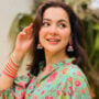 Watch video: Hania Aamir steals the show in black saree