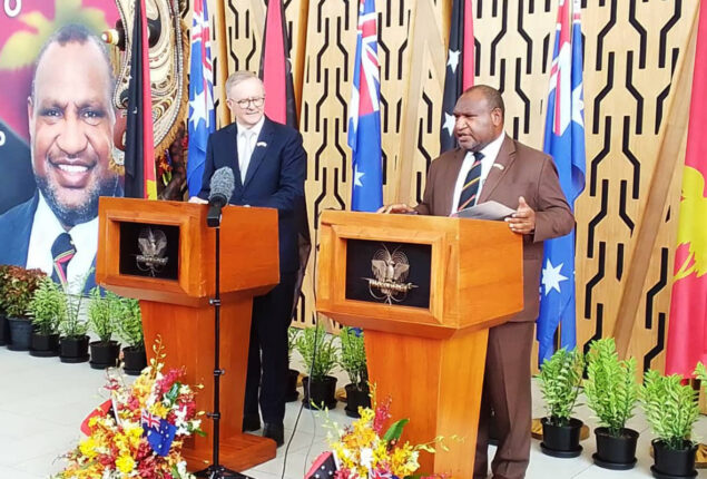 The United States and Papua New Guinea negotiate defence treaty