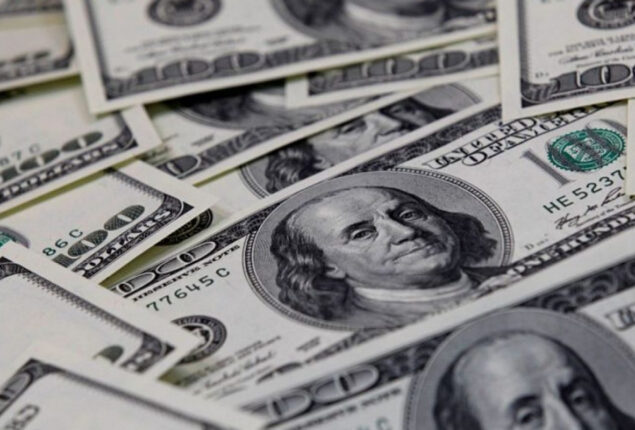 Dollar touches record high of Rs271.36