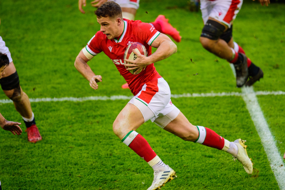 Six Nations: Welsh athletes meet as England is threatened by a strike