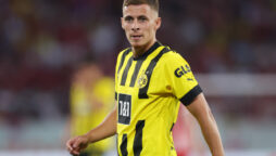 Thorgan Hazard joins PSV Eindhoven on lean deal from Borussia Dortmund
