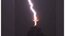 Lightning Strikes Christ the Redeemer, One of the Seven Wonders of the World| See Viral Photos