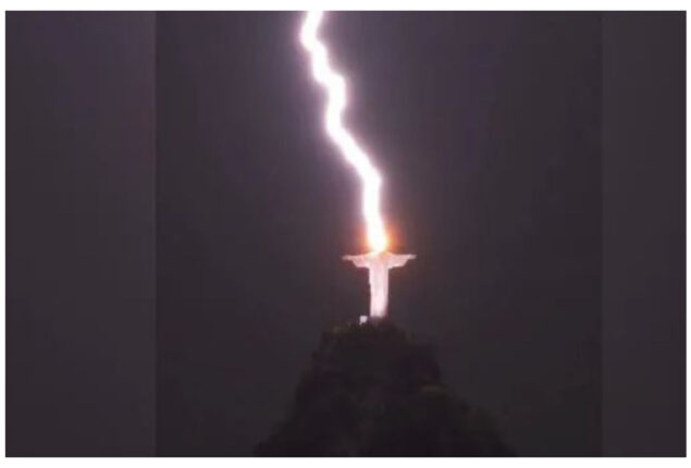 Lightning Strikes Christ the Redeemer, One of the Seven Wonders of the World| See Viral Photos