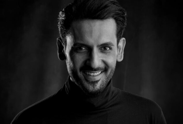 Mohib Mirza cracks a funny jock about Valentine’s Day