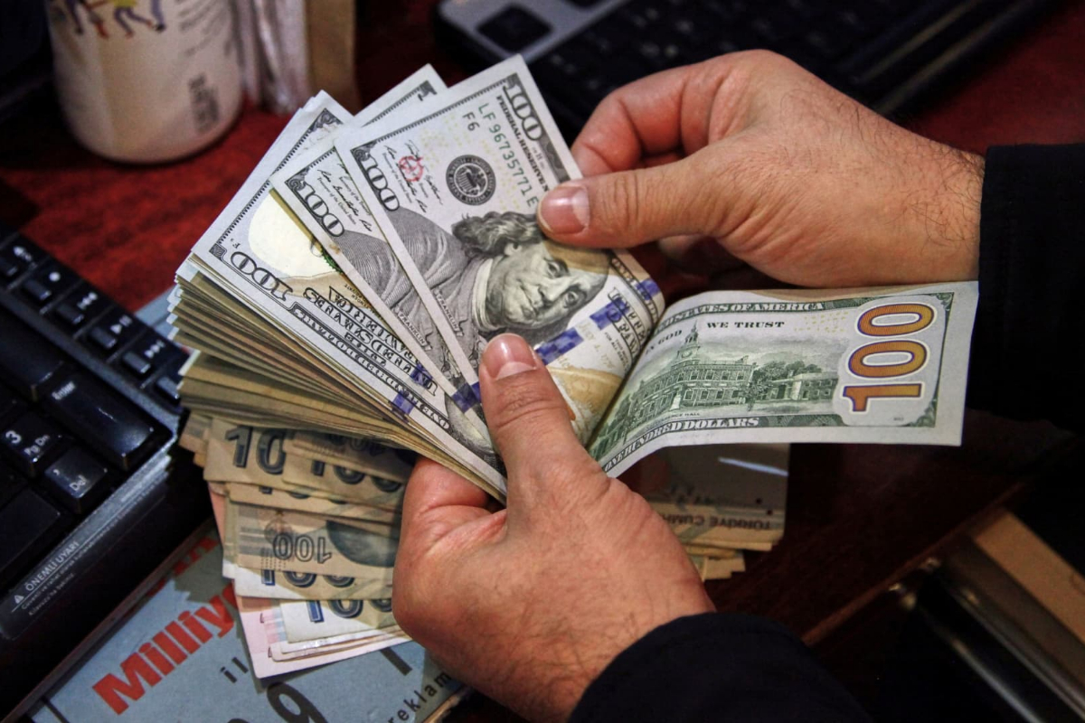 Dollar slips to Rs264.38 on taxation measures taken through mini-budget