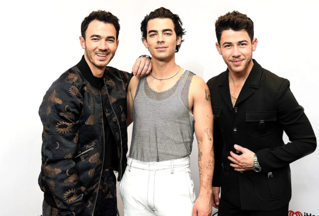 Jonas Brothers will feature songs from a different album each night: “All the Hits”