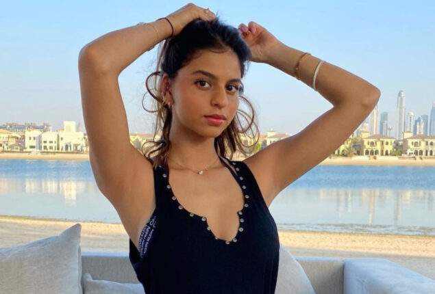 Suhana Khan’s basic airport outfit earns her fans: “Beauty with class”