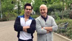 Anupam Kher hugs and kisses Varun Dhawan during the Dadasaheb Phalke International Film Festival