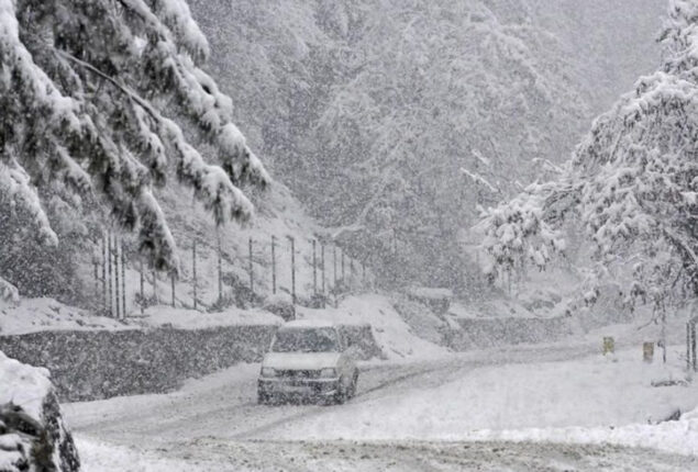 Heavy snow has caused havoc in India’s Himalayan states